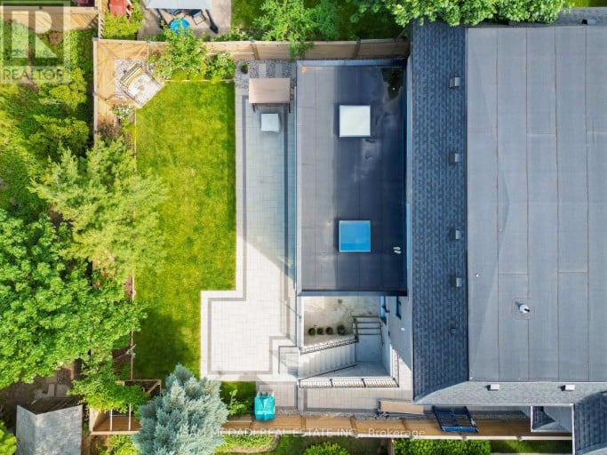 403 WILLIS DRIVE, Oakville (WO West), Ontario, L6L4T9