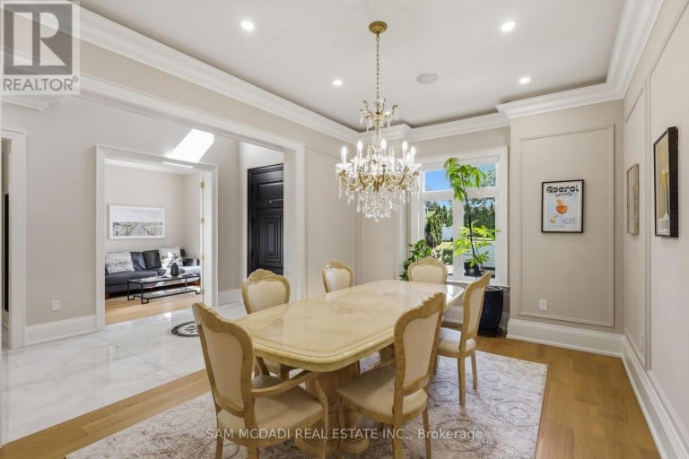 403 WILLIS DRIVE, Oakville (WO West), Ontario, L6L4T9