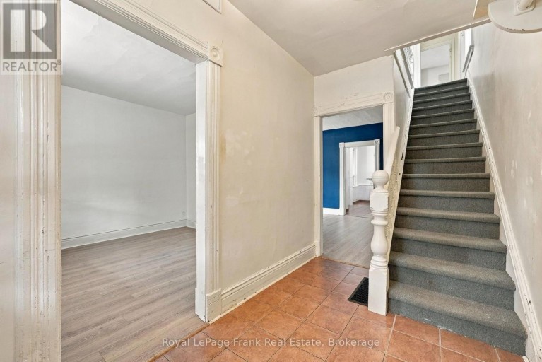 492 HOPKINS AVENUE, Peterborough, Ontario, K9H2R8