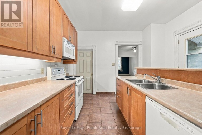 492 HOPKINS AVENUE, Peterborough, Ontario, K9H2R8