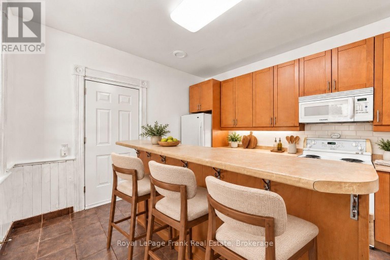 492 HOPKINS AVENUE, Peterborough, Ontario, K9H2R8