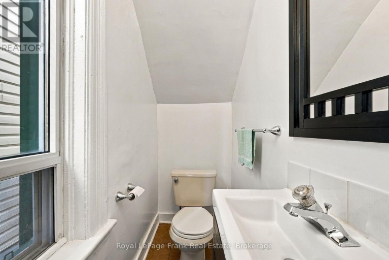 492 HOPKINS AVENUE, Peterborough, Ontario, K9H2R8