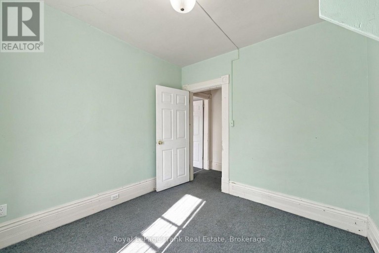 492 HOPKINS AVENUE, Peterborough, Ontario, K9H2R8