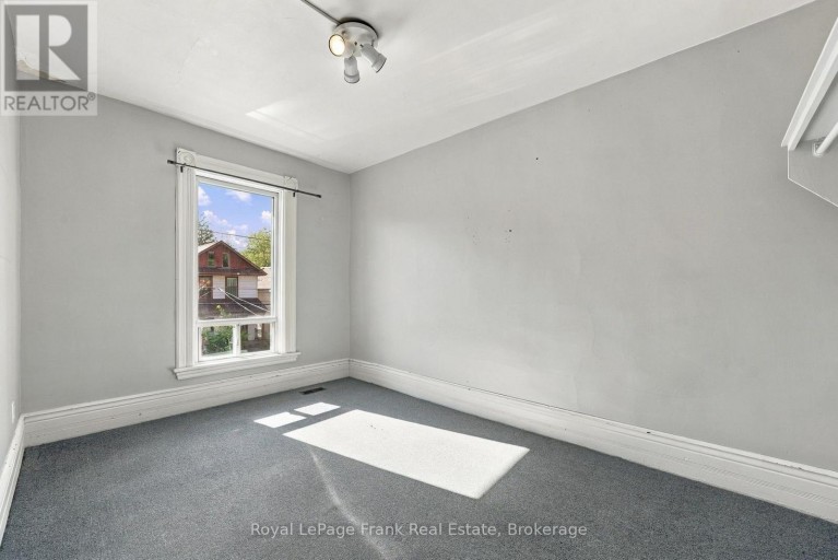 492 HOPKINS AVENUE, Peterborough, Ontario, K9H2R8