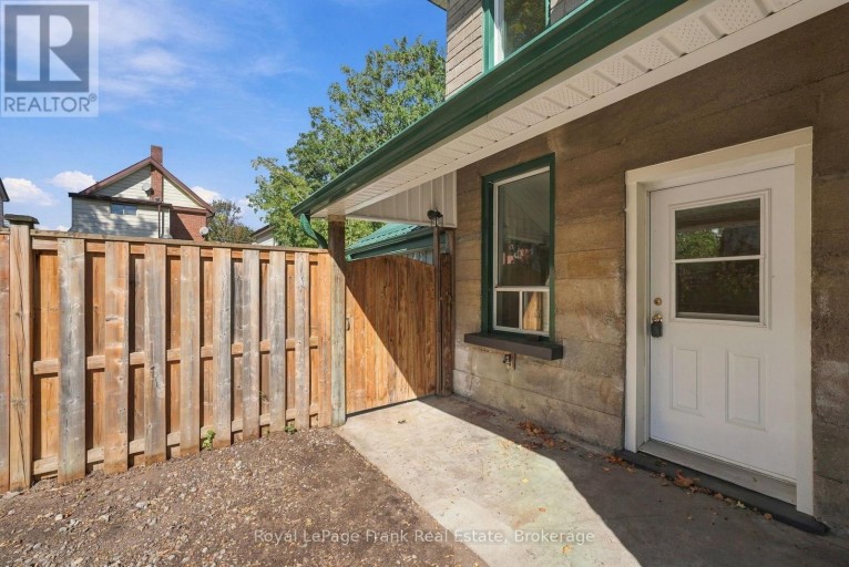492 HOPKINS AVENUE, Peterborough, Ontario, K9H2R8