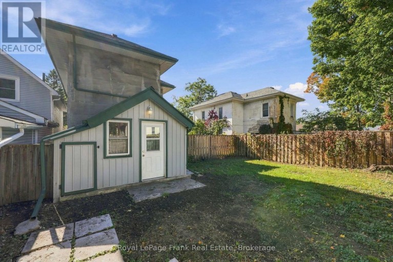 492 HOPKINS AVENUE, Peterborough, Ontario, K9H2R8