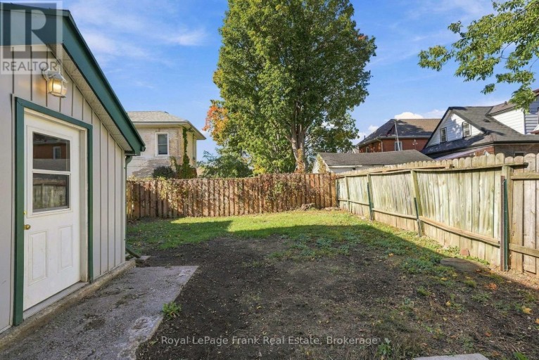 492 HOPKINS AVENUE, Peterborough, Ontario, K9H2R8