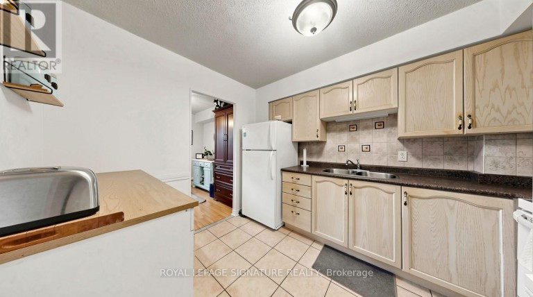 402 - 454 CENTRE STREET S, Oshawa (Central), Ontario, L1H4C2