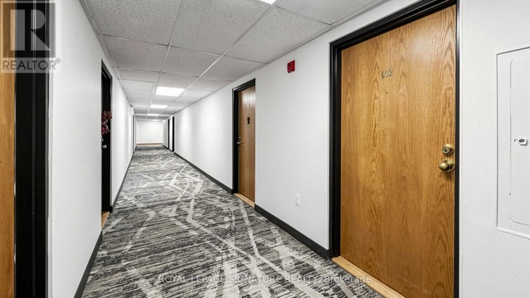 402 - 454 CENTRE STREET S, Oshawa (Central), Ontario, L1H4C2