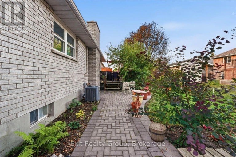 27 DUNGANNON DRIVE, Belleville (Belleville Ward), Ontario, K8P5E7