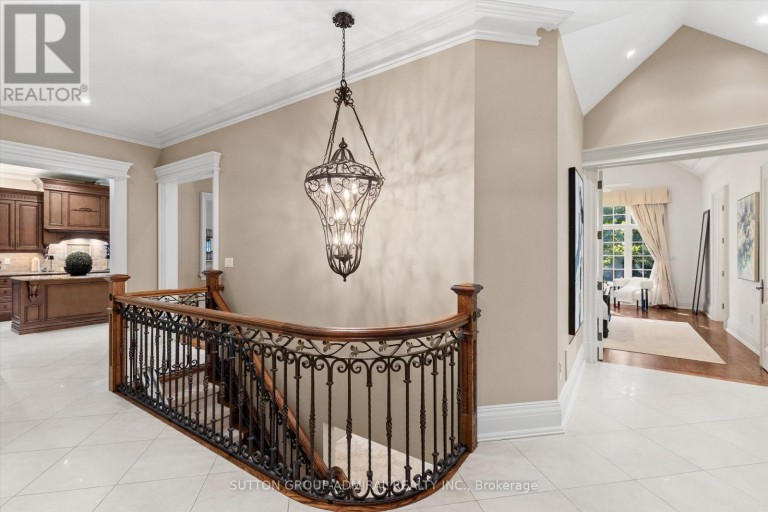 155 COOKS MILL CRESCENT, Vaughan (Patterson), Ontario, L6A0L1