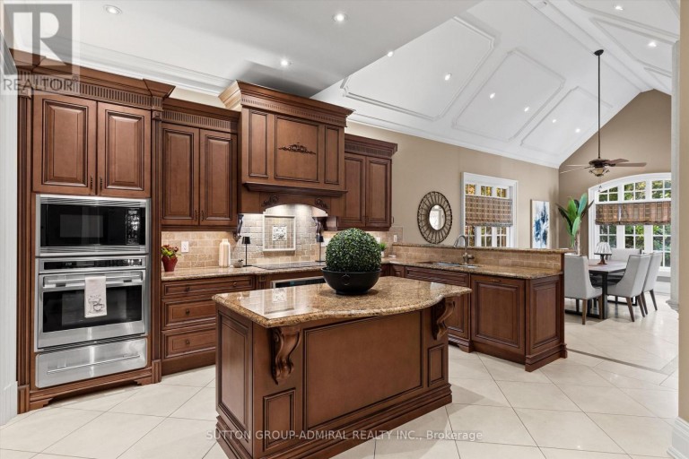 155 COOKS MILL CRESCENT, Vaughan (Patterson), Ontario, L6A0L1