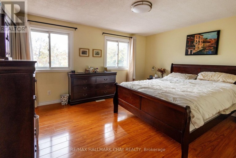 4 - 261 ROSE STREET, Barrie (Wellington), Ontario, L4M2V3