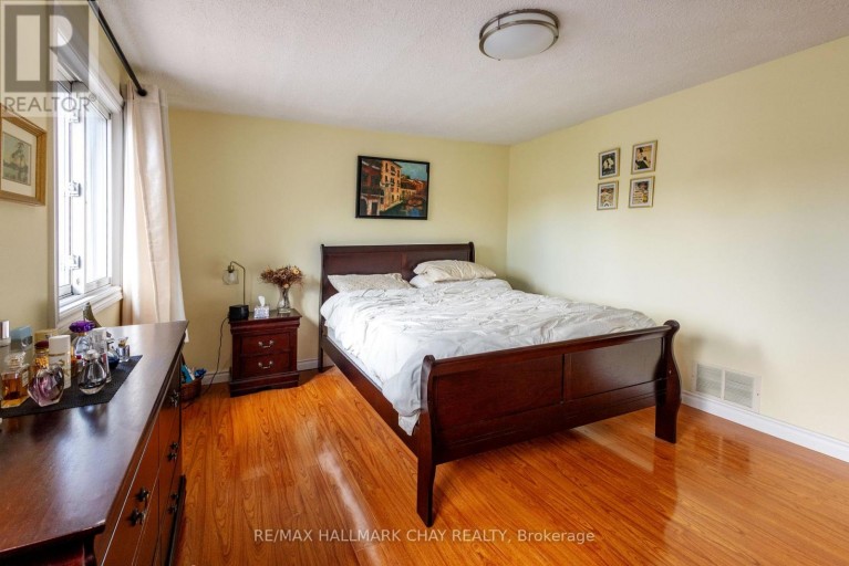 4 - 261 ROSE STREET, Barrie (Wellington), Ontario, L4M2V3