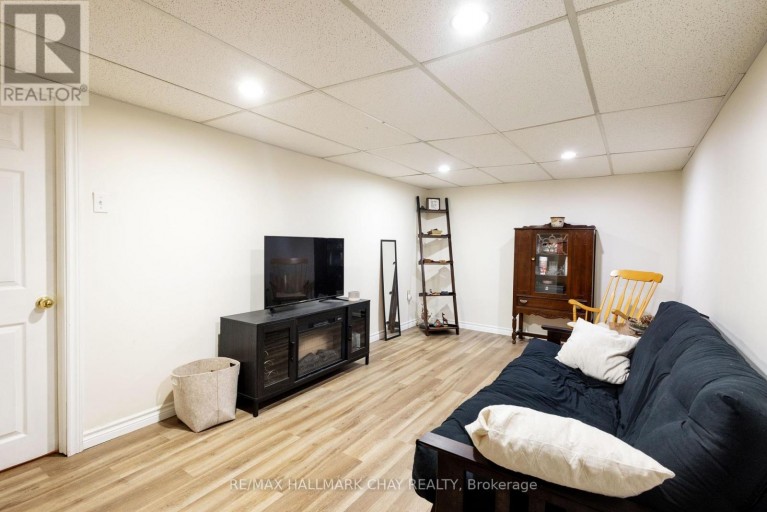 4 - 261 ROSE STREET, Barrie (Wellington), Ontario, L4M2V3
