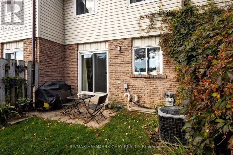 4 - 261 ROSE STREET, Barrie (Wellington), Ontario, L4M2V3