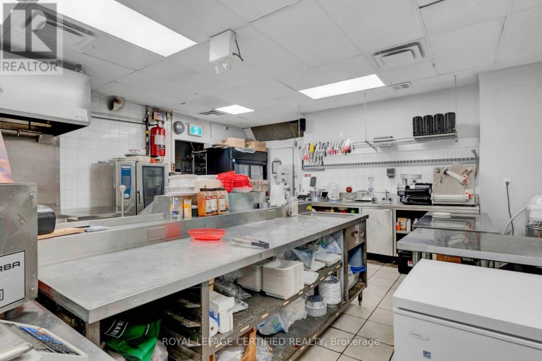 5025 STEELES AVENUE W, Toronto (Humber Summit), Ontario, M9L2X1