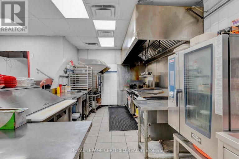 5025 STEELES AVENUE W, Toronto (Humber Summit), Ontario, M9L2X1