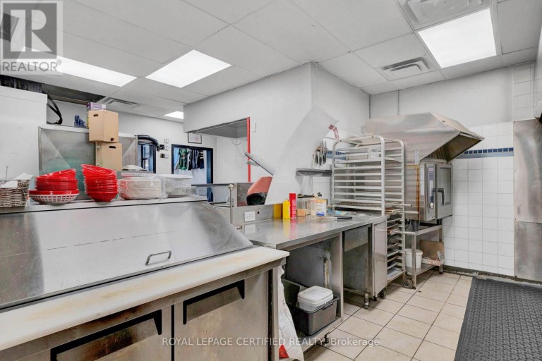 5025 STEELES AVENUE W, Toronto (Humber Summit), Ontario, M9L2X1
