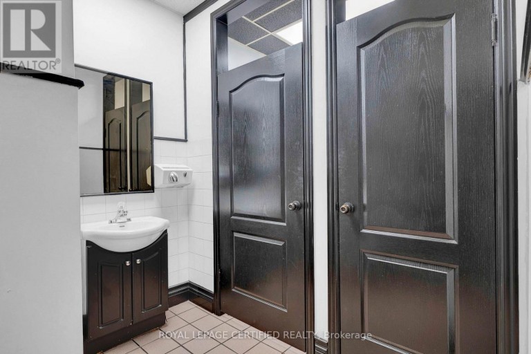 5025 STEELES AVENUE W, Toronto (Humber Summit), Ontario, M9L2X1