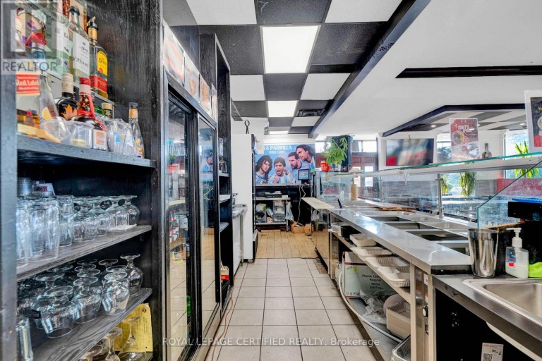 5025 STEELES AVENUE W, Toronto (Humber Summit), Ontario, M9L2X1