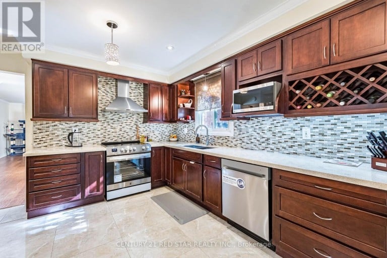 56 FOUNTAINBRIDGE DRIVE, Caledon (Bolton East), Ontario, L7E1N4