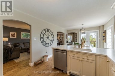 688 TRAILVIEW DRIVE Peterborough (Ashburnham Ward 4) Ontario photo 18