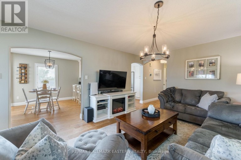688 TRAILVIEW DRIVE, Peterborough (Ashburnham Ward 4), Ontario, K9J8P1