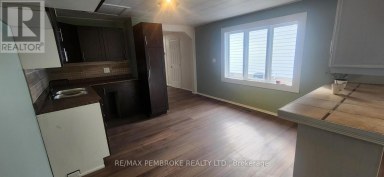 478 RAMSEY STREET Pembroke Ontario photo 3