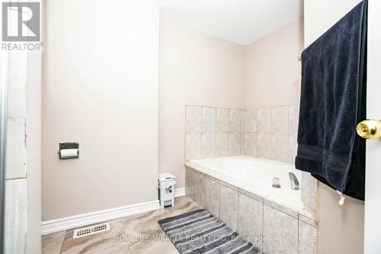 5 BUTLERMERE DRIVE, Brampton (Fletcher's West), Ontario, L6Y4S1
