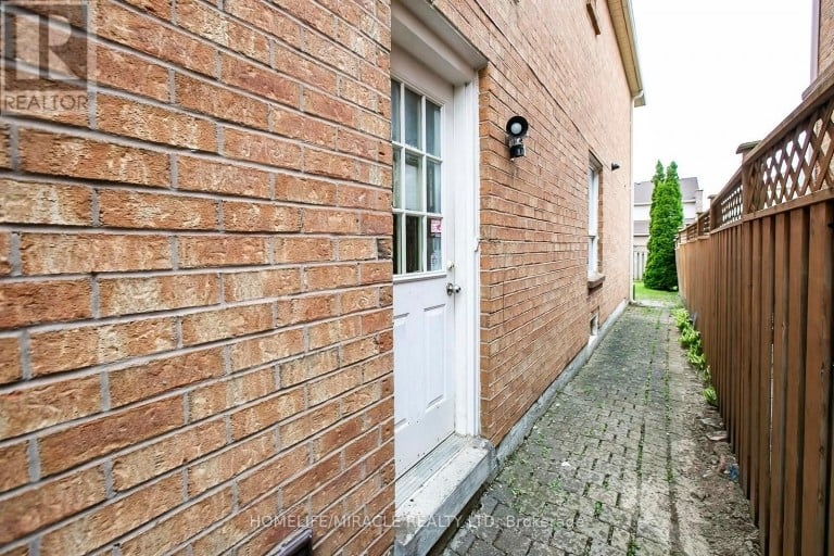 5 BUTLERMERE DRIVE, Brampton (Fletcher's West), Ontario, L6Y4S1