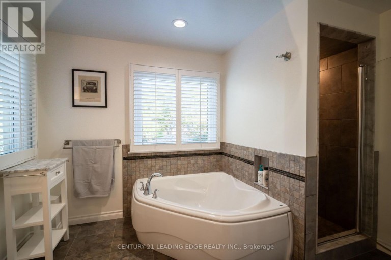 53 MCCLENNY DRIVE, Aurora (Aurora Highlands), Ontario, L4G5P5