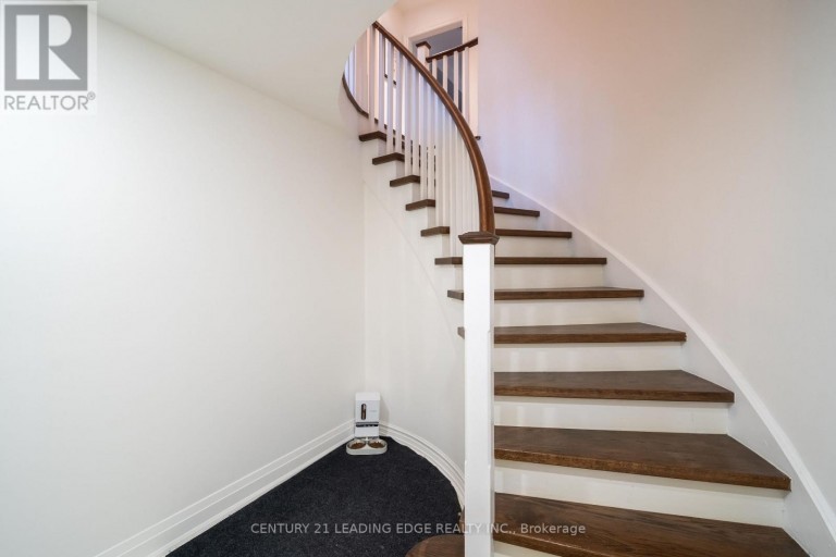 53 MCCLENNY DRIVE, Aurora (Aurora Highlands), Ontario, L4G5P5