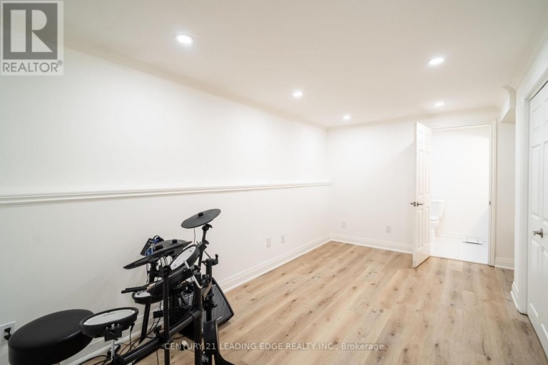 53 MCCLENNY DRIVE, Aurora (Aurora Highlands), Ontario, L4G5P5
