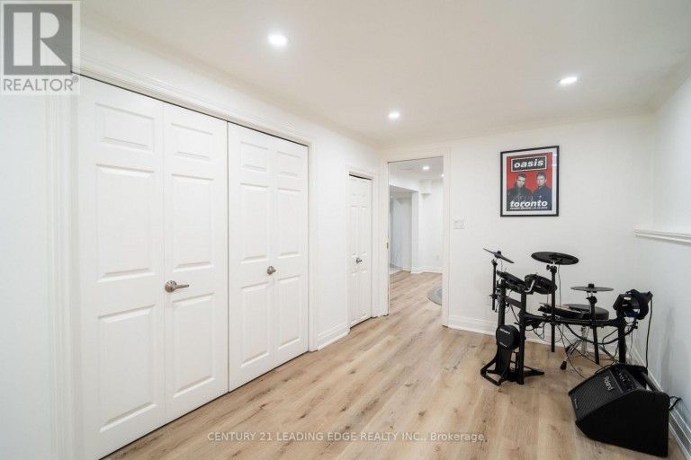53 MCCLENNY DRIVE, Aurora (Aurora Highlands), Ontario, L4G5P5