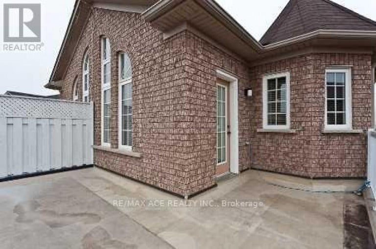 74 MOURNING DOVE CRESCENT, Toronto (Malvern), Ontario, M1B6A8
