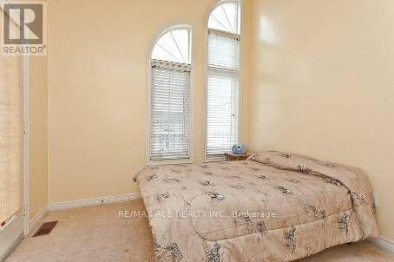 74 MOURNING DOVE CRESCENT, Toronto (Malvern), Ontario, M1B6A8