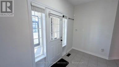 10 CAMPVIEW STREET Whitby (Taunton North) Ontario photo 2