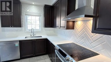 10 CAMPVIEW STREET Whitby (Taunton North) Ontario photo 6