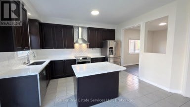 10 CAMPVIEW STREET Whitby (Taunton North) Ontario photo 8