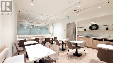 114 DUNDAS STREET W Toronto (Bay Street Corridor) Ontario photo 3