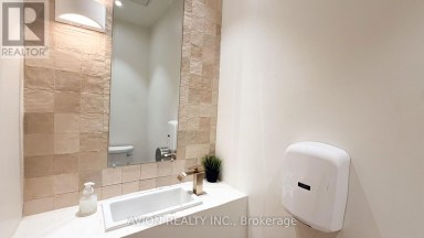 114 DUNDAS STREET W Toronto (Bay Street Corridor) Ontario photo 5
