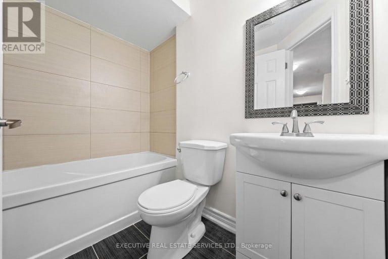 100 CENTRE STREET N, Brampton (Brampton North), Ontario, L6V2Z3