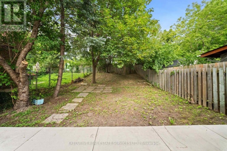100 CENTRE STREET N, Brampton (Brampton North), Ontario, L6V2Z3