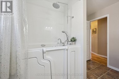 45 PEGLAR CRESCENT Centre Wellington (Fergus) Ontario photo 19