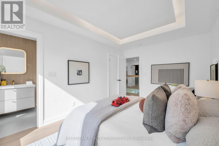 323 WINNIFRED DRIVE, Georgina (Keswick South), Ontario, L4P3B4