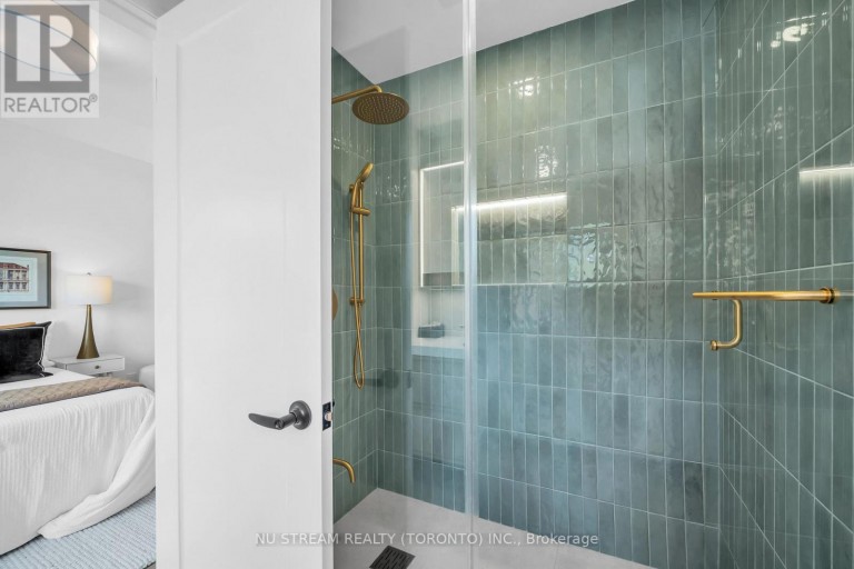 323 WINNIFRED DRIVE, Georgina (Keswick South), Ontario, L4P3B4