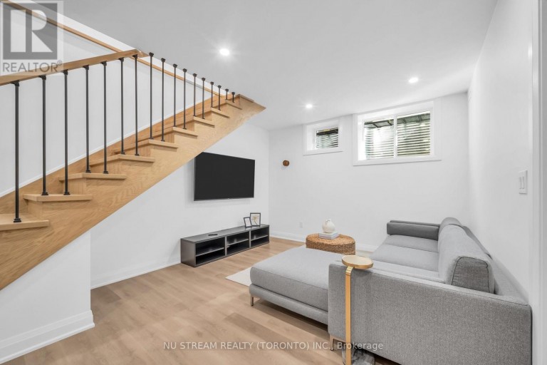 323 WINNIFRED DRIVE, Georgina (Keswick South), Ontario, L4P3B4