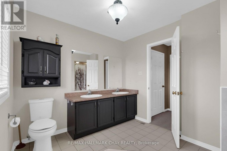 35 GRASETT CRESCENT, Barrie (West Bayfield), Ontario, L4N6Z8