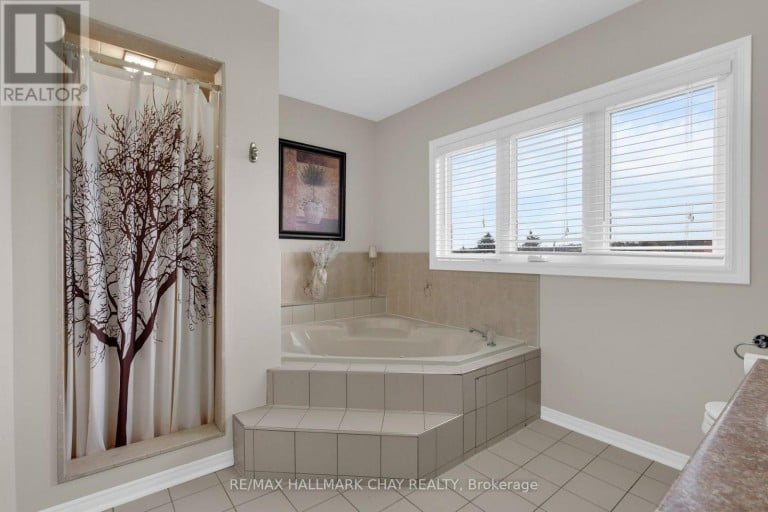 35 GRASETT CRESCENT, Barrie (West Bayfield), Ontario, L4N6Z8